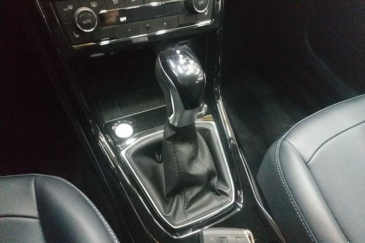 Used Volkswagen Tharu 2025 NewRui 300TSI Prestige Edition
