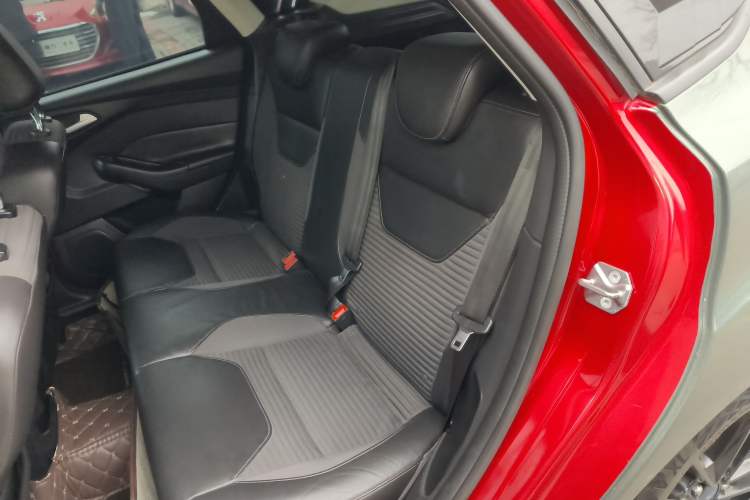 Used Ford Focus 2015 Hatchback 1.6L Automatic Fashion Edition