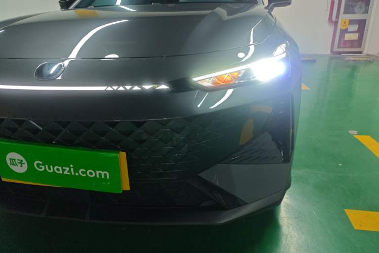 Used Changan UNI-V 2025 1.5T 500Bar Prestige Version
