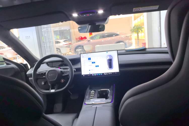 Used  SU7 2024 Rear-Drive Ultra-Long Range Advanced Pro-Level Intelligent Driving Version
