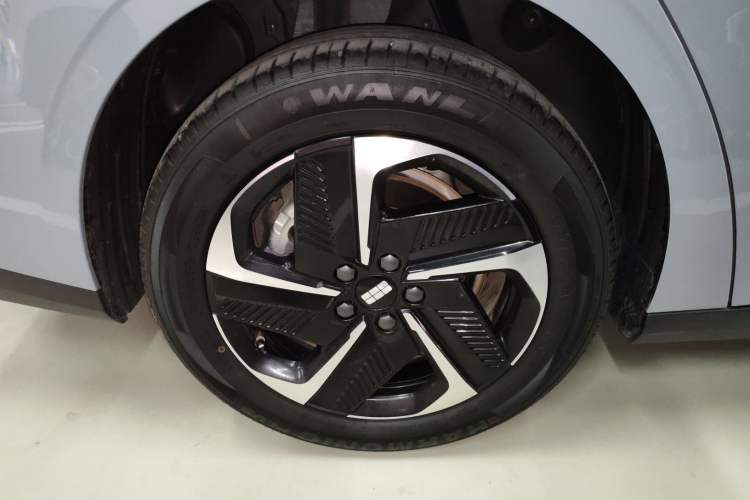 Used  L6 2024 125km PLUS Dragon Edition
