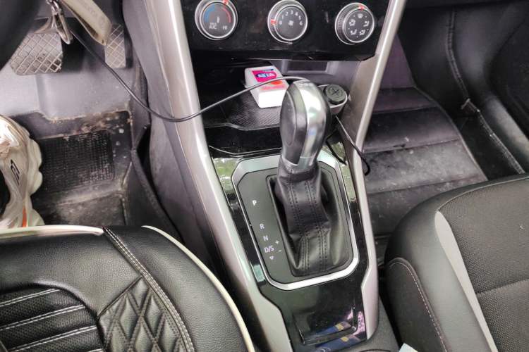 Used Volkswagen T-ROC 2018 280TSI DSG Two-Wheel Drive Advanced Version China V Emission Standard
