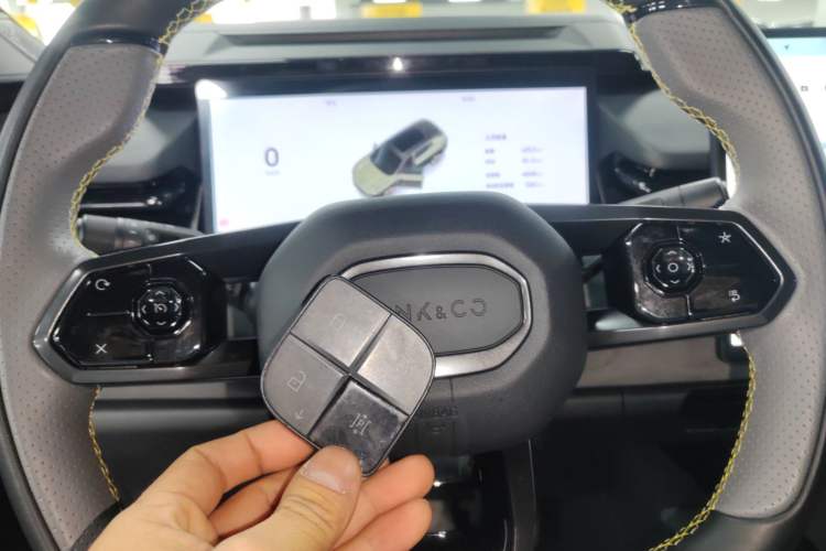 Used Lynk & Co 08 EM-P 2025 220 km All-Wheel-Drive Performance Halo