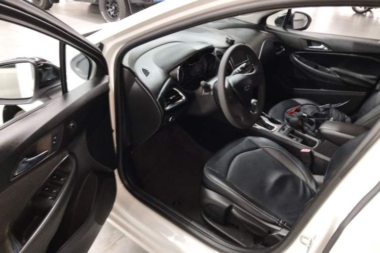 Used Chevrolet Cruze 2018 Redline 320 Automatic Pioneer Edition
