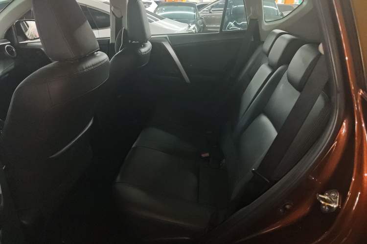 Used Toyota RAV4 2019 2.0L CVT Two-Wheel Drive Fashion X Limited Edition China V Standard
