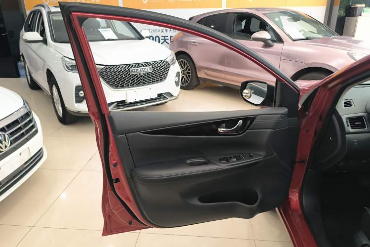 Used Nissan Tiida 2016 1.6L CVT Cool Dynamic Edition
