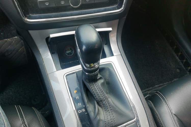 Used Roewe RX5 2018 20T Two-Wheel Drive Automatic Internet Smart Edition