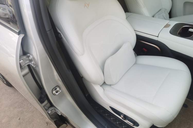 Used  eπ008 2024 210Max Range-Extended Version 6 Seats