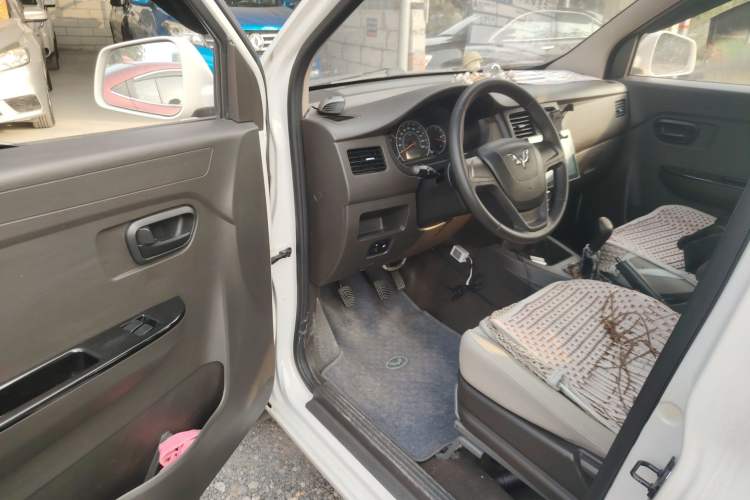 Used Wuling Rongguang V 2018 1.5L Standard Version