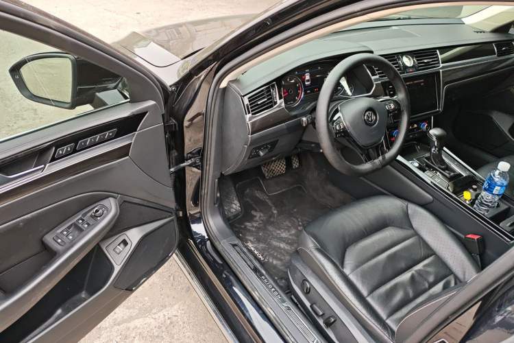 Used Volkswagen Phideon 2019 380TSI Two-Wheel Drive Business Edition China VI Standard