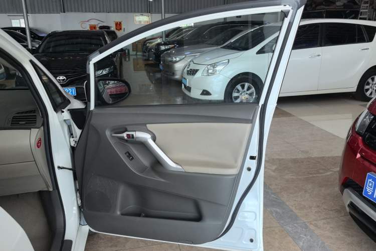 Used Toyota Verso 2014 Starlight 180E CVT Elite Edition
