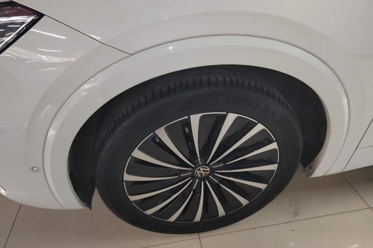 Used Volkswagen Viloran 2020 380TSI Prestige Edition
