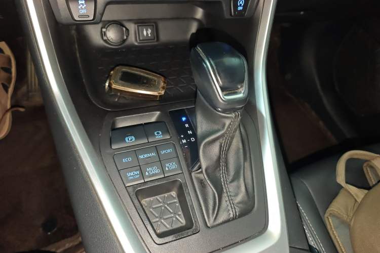 Used Toyota Wildlander 2022 2.0L CVT 4x4 Luxury PLUS Edition
