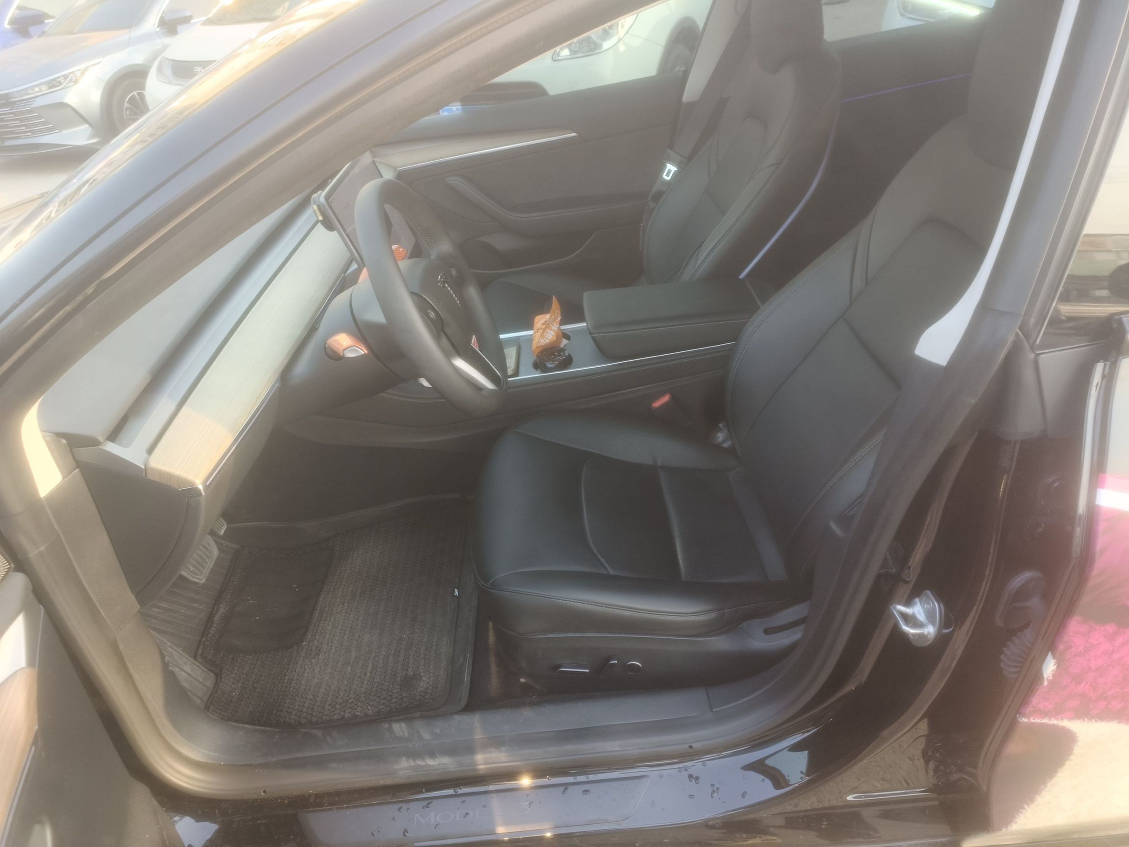 Переднее сиденье в автомобиле