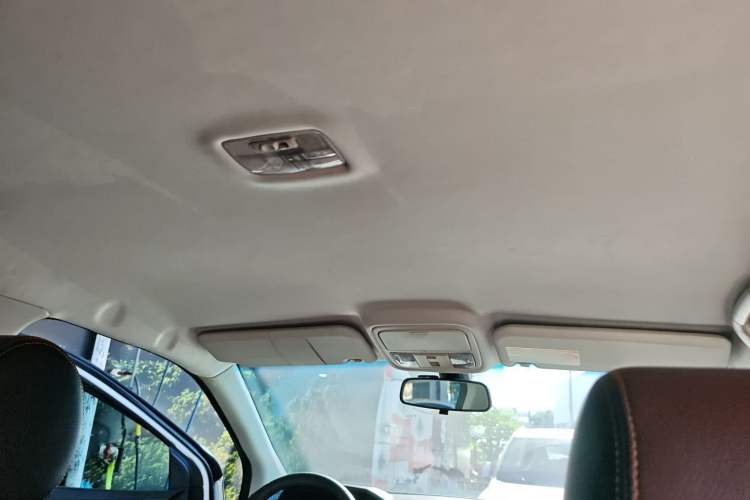 Used JMC Yusheng S350 2016 2.0T Automatic Two-Wheel Drive Gasoline Luxury Edition 5 Seats
