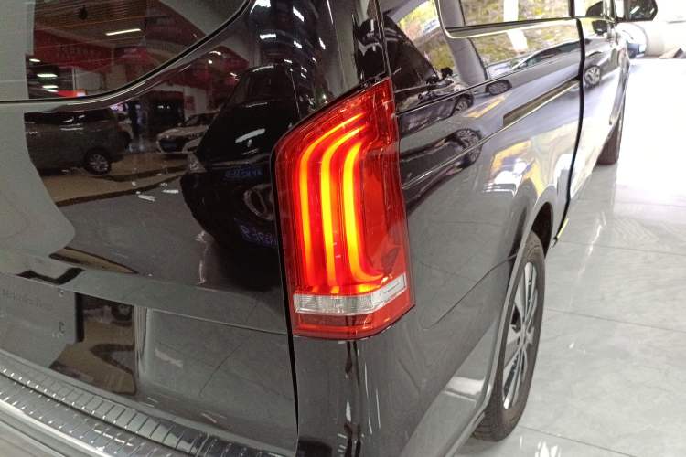 Used Mercedes-Benz Vito 2023 2.0T Elite Version 7 Seats