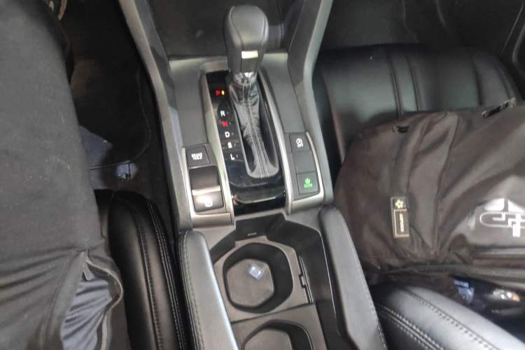 Used Honda Civic 2021 HATCHBACK 220TURBO CVT New Trendsetter
