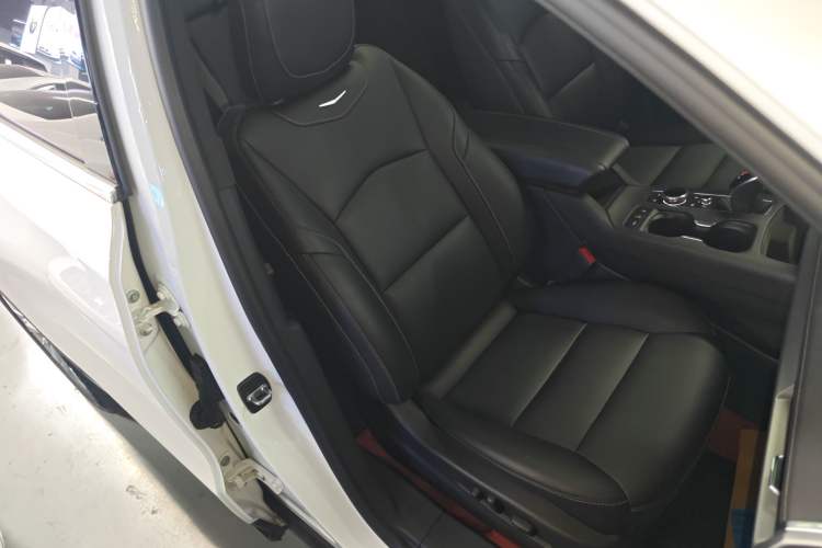 Used Cadillac XT4 2024 28T Two-Wheel-Drive Luxury Version
