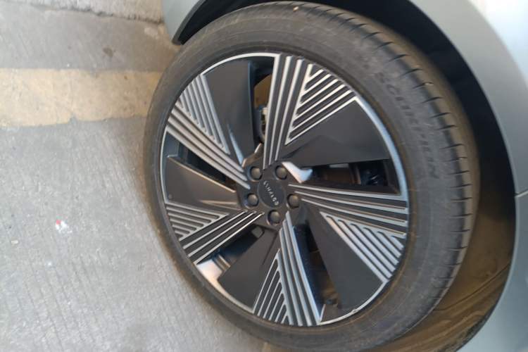 Used Lynk & Co 08 EM-P 2025 120km Long-Range Pro
