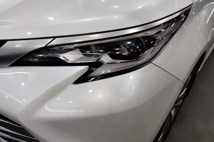 Used Toyota Sienna 2021 2.5L Hybrid Platinum Edition
