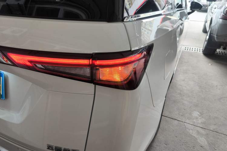 Used Wuling Jiachen 2022 1.5T CVT Deluxe Flagship Edition
