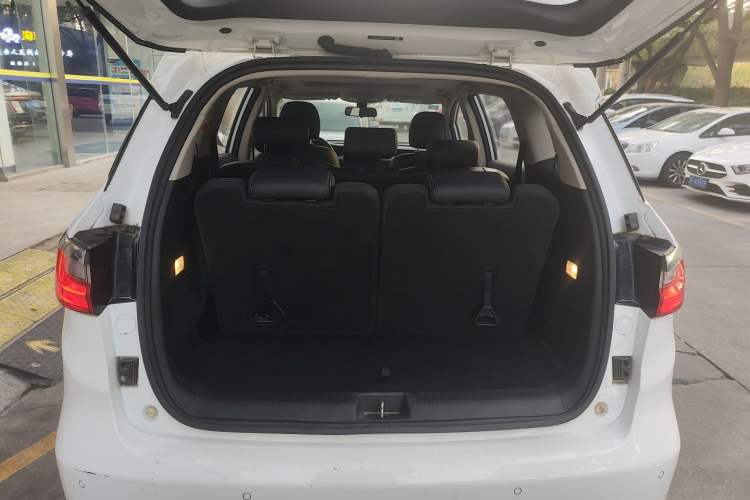 Used BYD Song MAX 2019 1.5T Automatic Smart Connect Ruiyi Sunroof Model 7 Seats China VI Standard
