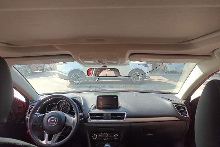 Used Mazda Mazda 3 Axela 2014 Hatchback 1.5L Automatic Luxury Model
