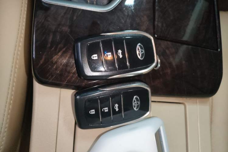 Used Toyota Camry 2016 2.0G 10th Anniversary Leading Edition