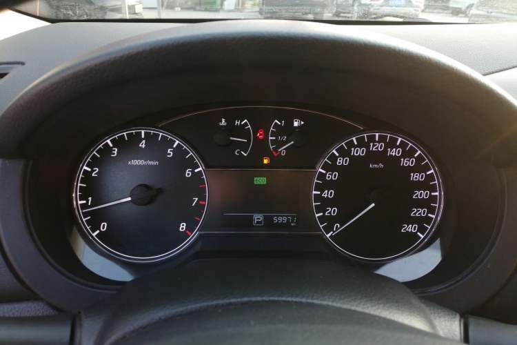 Used Nissan Tiida 2016 1.6L CVT Cool Dynamic Edition