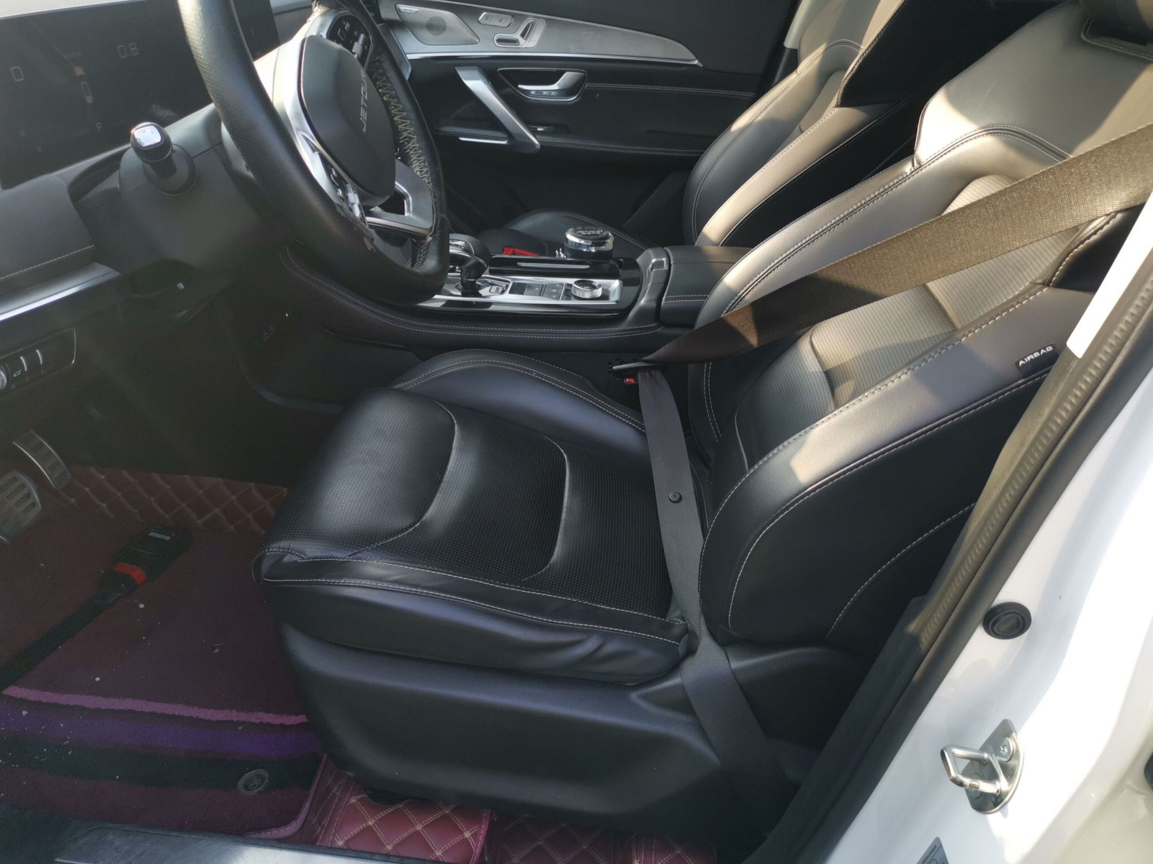 Переднее сиденье в автомобиле