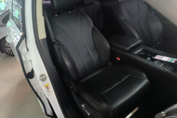 Used BYD Tang 2018 2.0T Automatic SmartConnect Prestige 7-Seater China V Standard
