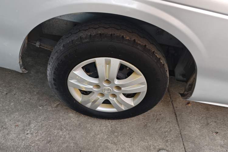 Used FORTHING Lingzhi 2019 Facelifted M5L 1.6L 7-Seater Base Model China VI Standard
