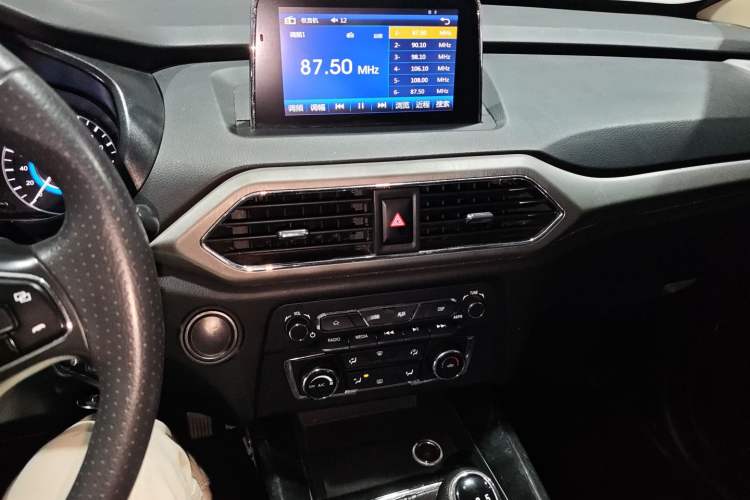 Used Dongfeng Fengon S560 2018 1.8L Manual Comfort 5-Seater China V Standard
