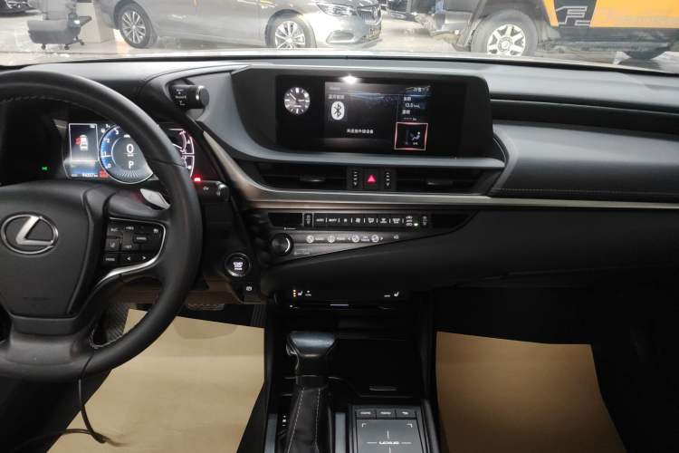 Used Lexus ES 2020 200 Excellence Edition
