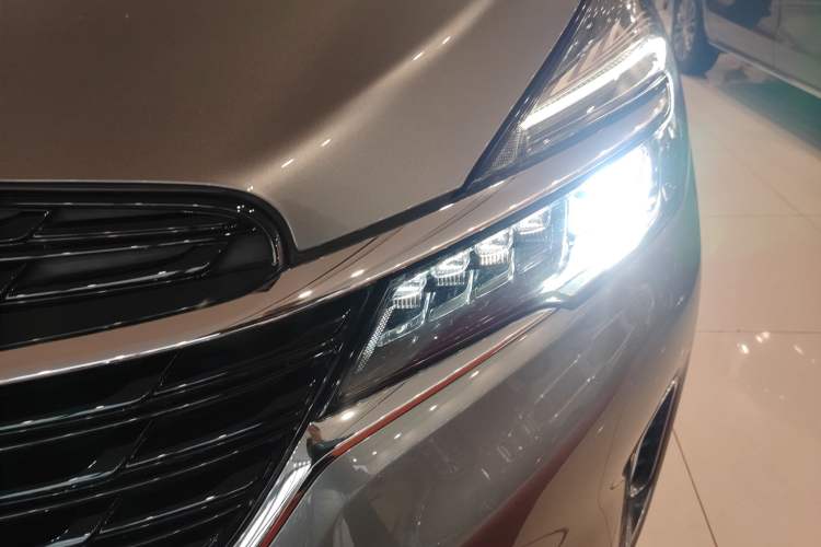 Used Buick GL8 2021 Land Cruiser Executive Class 652T Smart Luxury Model
