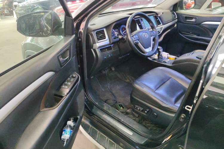 Used Toyota Highlander 2018 2.0T Four-Wheel Drive Luxury Version 7 Seats China VI Standard
