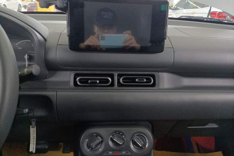 Used Wuling Hongguang New Energy 2025 Extended-Range Hybrid 50KM Comfort Version