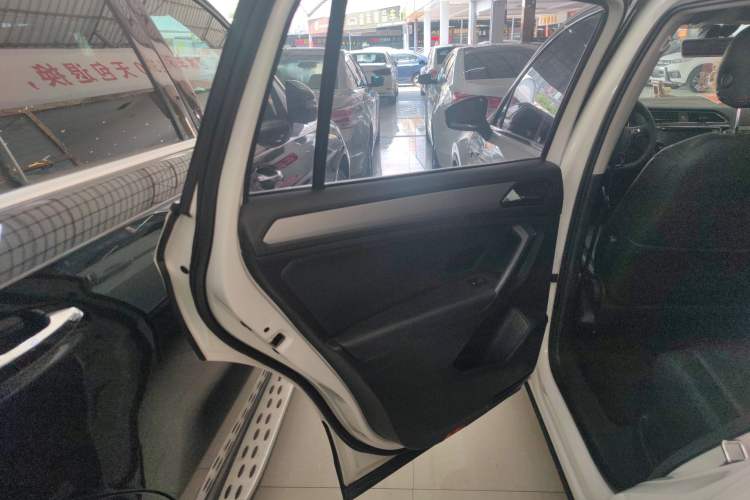 Used Volkswagen Tiguan L 2017 330TSI Automatic Two-Wheel Drive Luxury Edition
