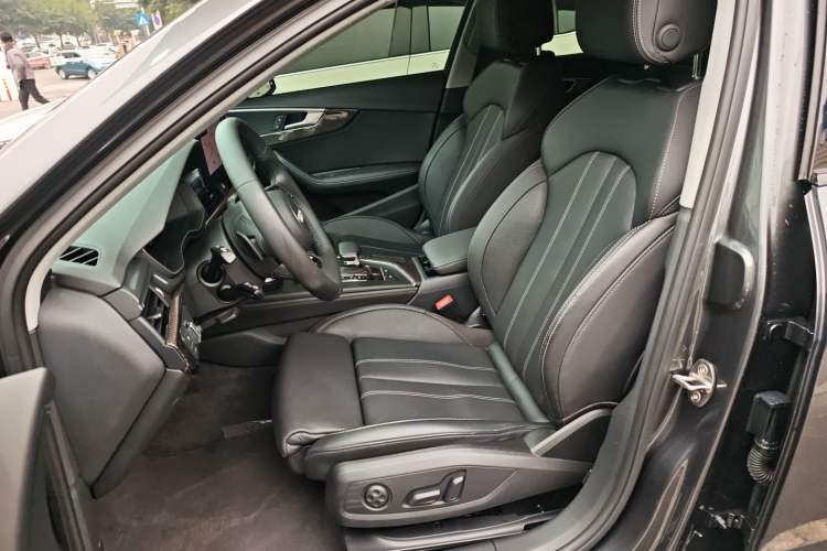 Used Audi A4L 2022 40 TFSI Luxury Dynamic Model
