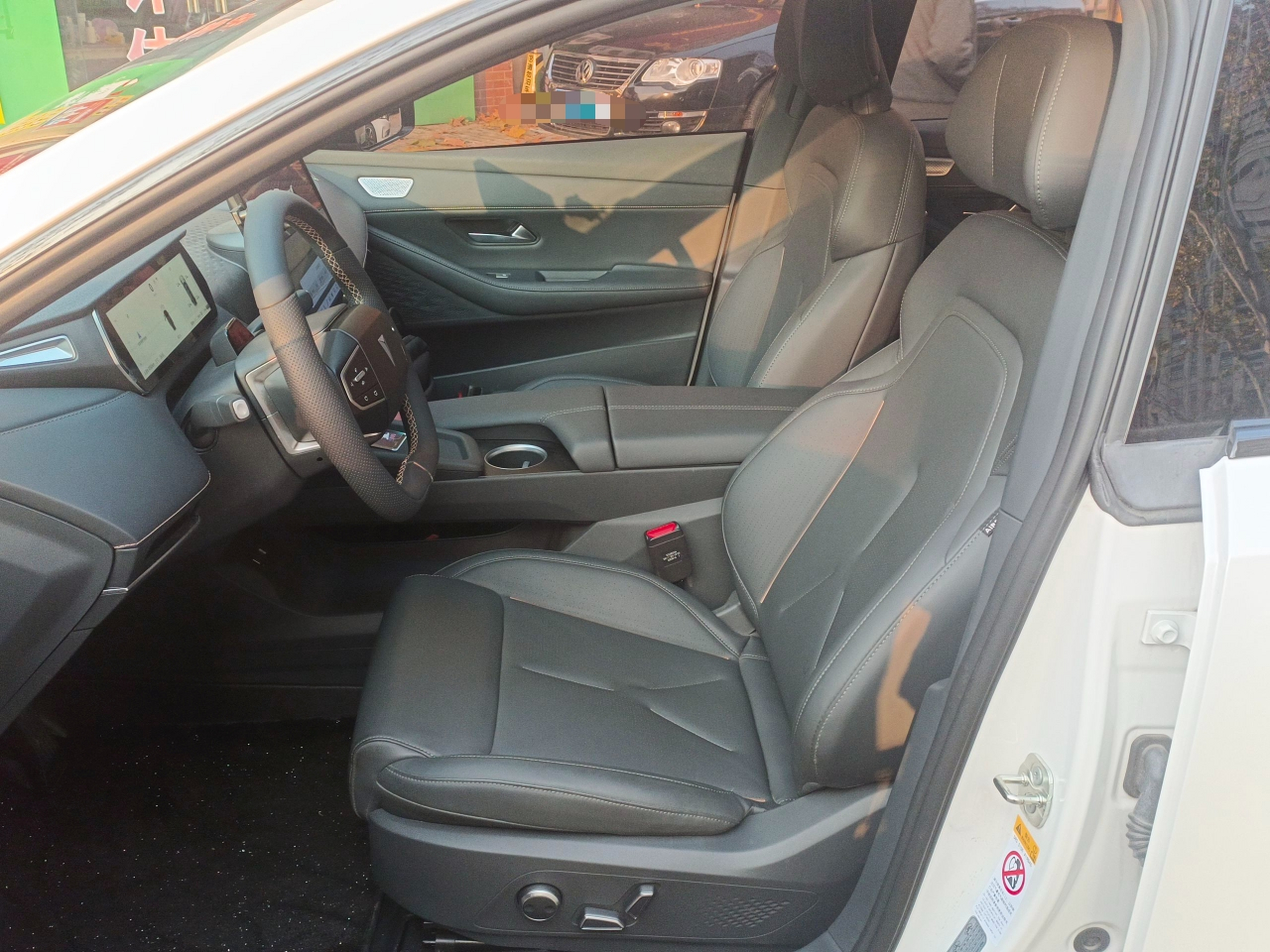 Переднее сиденье в автомобиле