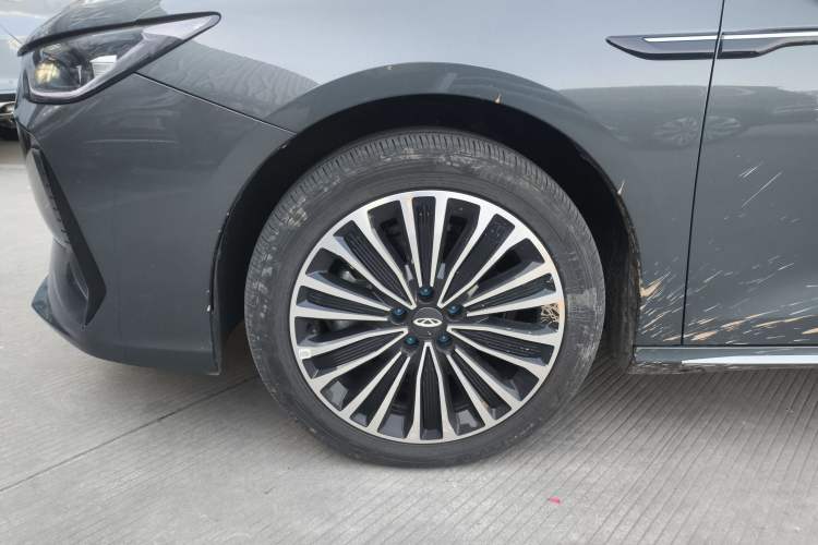 Used Chery Fengyun A8L 2025 1.5 TGDI 145 km Luxury Version