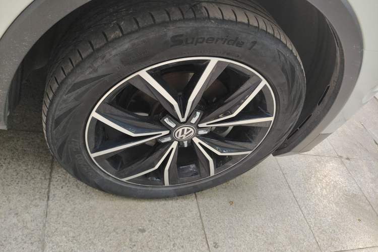 Used Volkswagen Tiguan L 2017 330TSI Automatic Two-Wheel Drive Flagship Edition