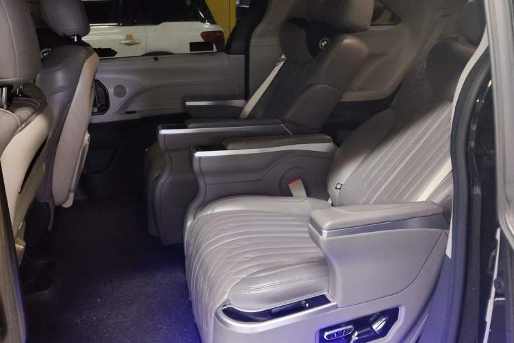 Used Toyota Sienna 2023 2.5L Hybrid Comfort Edition