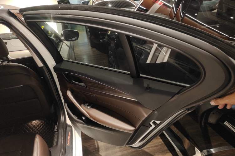 Used BMW 5 Series 2019 530Li Leading Model Luxury Package
