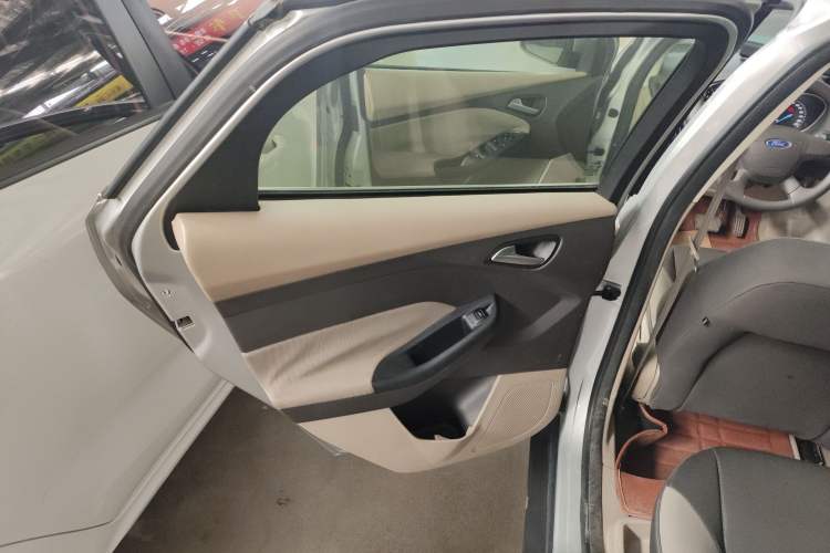 Used Ford Focus 2012 Sedan 1.6L Automatic Comfort Model
