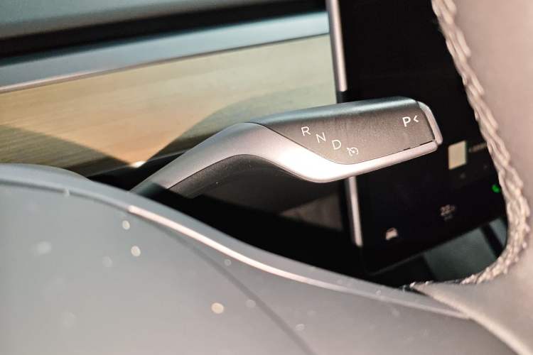 Used Tesla Model Y 2022 Long-Range All-Wheel-Drive Version