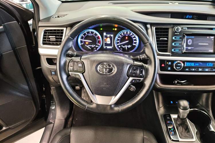 Used Toyota Highlander 2018 2.0T Four-Wheel Drive Luxury Edition 7 Seats China V Emission Standard
