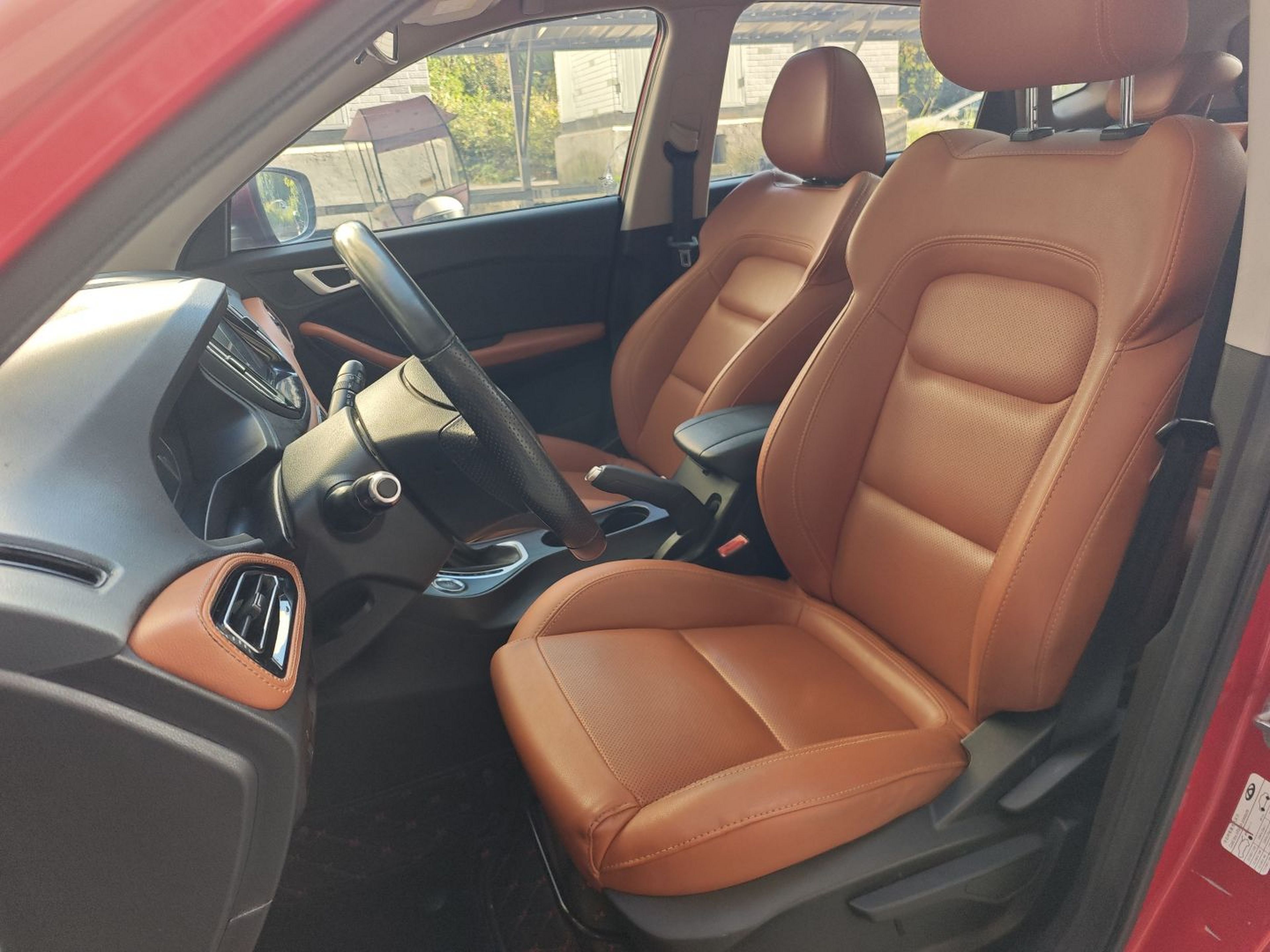 المقاعد الأمامية داخل السيارة