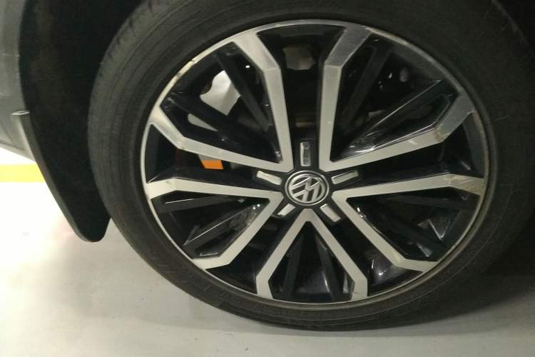 Used Volkswagen T-ROC 2019 280TSI DSG Two-Wheel Drive Comfort Version China VI Standard
