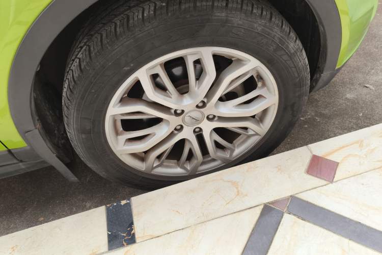 Used Land X7 2015 2.0T Panoramic Prestige Edition
